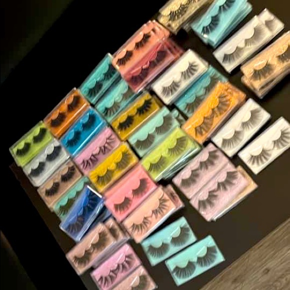 Eyelashes 💋 $10 per pair - Picture 1 of 1